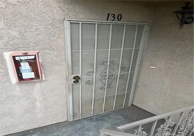 Listing Photo 3 - Condo for sale in building located at 5484 Dobbs St, Los Angeles, CA 90032 - Unit #130