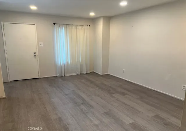 Listing Photo 4 - Condo for sale in building located at 5484 Dobbs St, Los Angeles, CA 90032 - Unit #130
