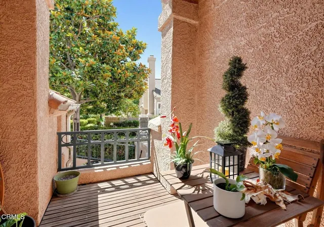 Listing Photo 2 - Condo for sale in building located at 1334 Jamaica Ln, Oxnard, CA 93030