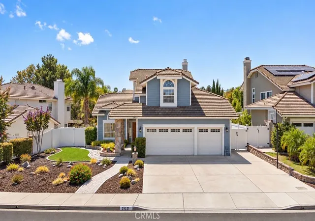 Photo 3 of Single family home for sale at 39521 Via Temprano, Murrieta, CA 92563 | MLS# OC26195815 | Listing updated on 2026-10-06