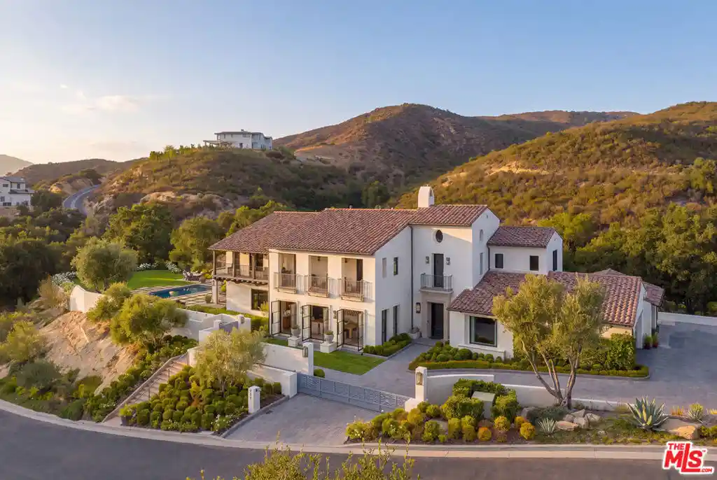 Photo 1 of Sale Pending at 2691 Country Ridge Rd, Calabasas, CA 91302 | MLS# 26985767 | Listing updated on 2026-10-13
