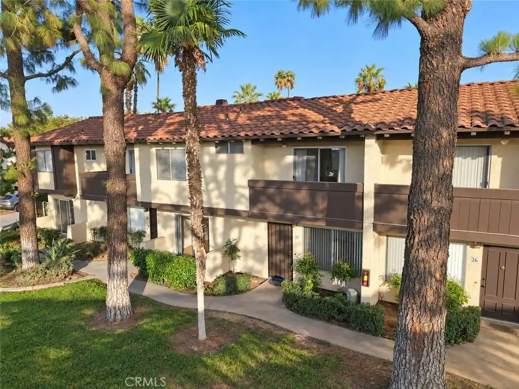 Listing Photo 1 - Condo for sale in 1097 Santo Antonio located at 1097 Santo Antonio, Colton, CA 92324 - Unit #27