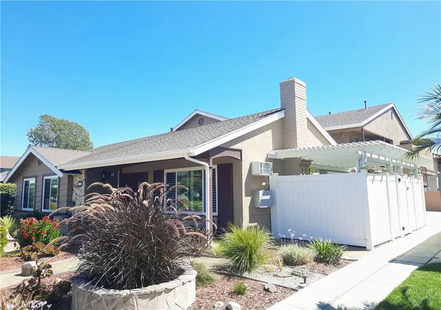 Photo 3 of Multi family home for sale at 7282 La Mancha, Huntington Beach, CA 92647 | MLS# OC26195771 | Listing updated on 2026-10-03