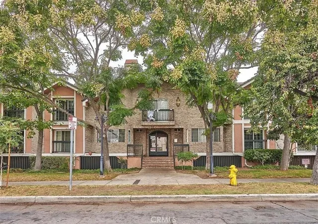 Listing Photo 1 - Condo for sale in building located at 147 W Acacia, Glendale, CA 91204 - Unit #160