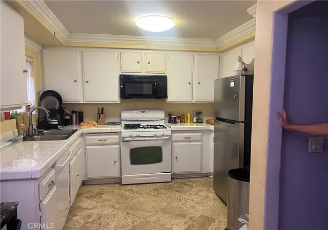 Photo 3 of Condo for sale at 13540 Hubbard St #39, Sylmar, CA 91342 | MLS# SR26197080 | Listing updated on 2026-10-07