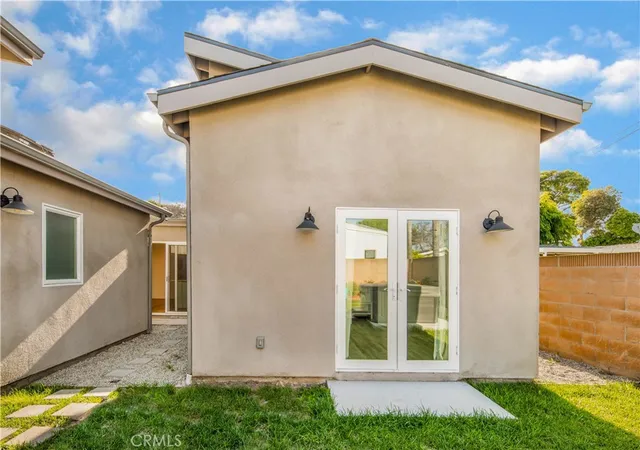 Photo 4 of House for sale at 1720 Petaluma Ave, Long Beach, CA 90815 | MLS# PW26197030 | Listing updated on 2026-09-30