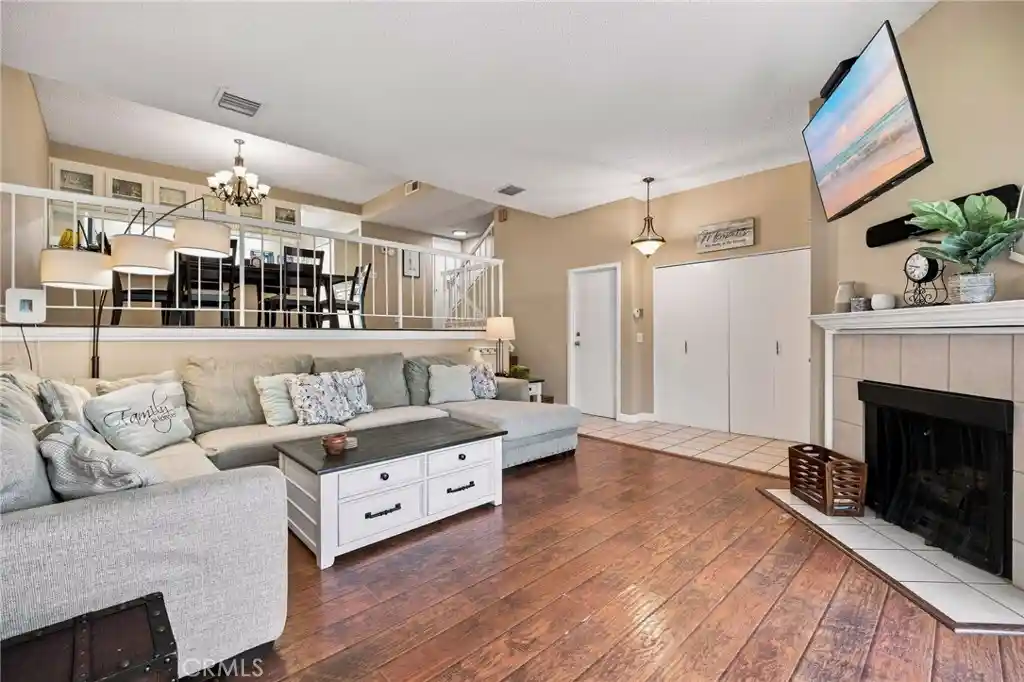 Photo 1 of Townhouse for sale at 18360 Collins St #L, Tarzana, CA 91356 | MLS# SR26170180 | Listing updated on 2026-10-16
