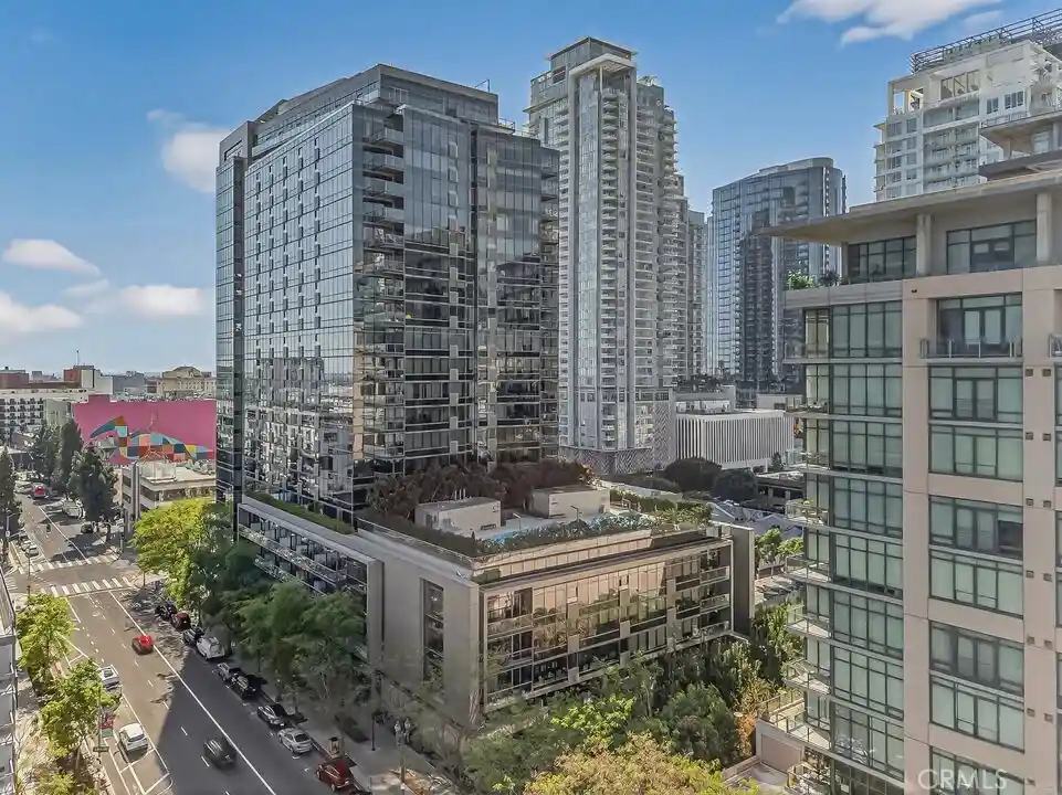 Listing Photo 1 - Condo for sale in 1155 S Grand located at 1155 S Grand, Los Angeles, CA 90015 - Unit #1707