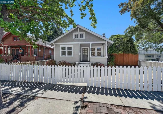 Photo 2 of Sale Pending at 1002 Warren St, Martinez, CA 94553 | MLS# 41147550 | Listing updated on 2026-09-15