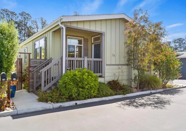 Photo 3 of Manufactured home for sale at 27 Pepperwood Way #27, Soquel, CA 95073 | MLS# ML82060484 | Listing updated on 2026-10-11