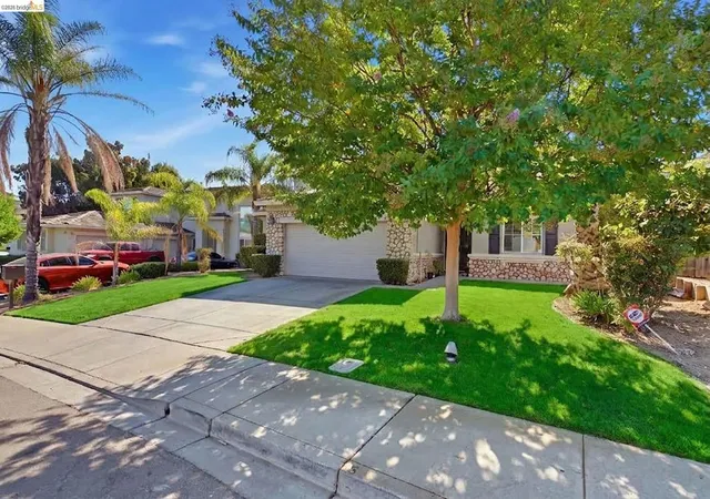 Photo 3 of Single family home for sale at 1882 Foster Mountain Ct, Antioch, CA 94531 | MLS# 41147558 | Listing updated on 2026-10-06