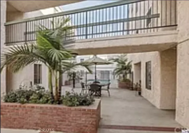 Listing Photo 2 - Condo for sale in building located at 409 Burchett St, Glendale, CA 91203 - Unit #118
