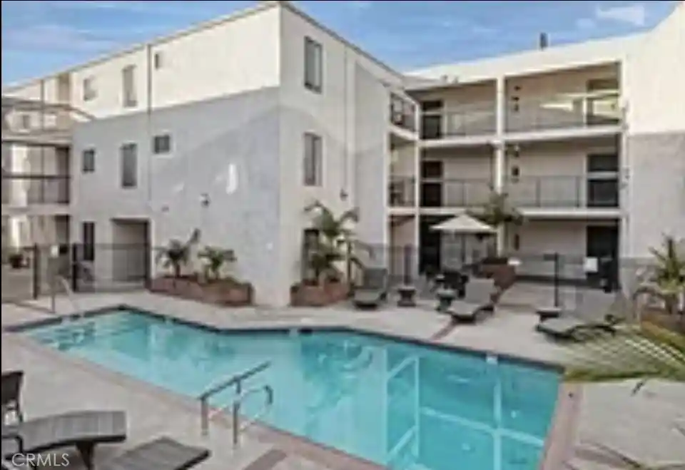 Listing Photo 3 - Condo for sale in 409 Burchett St located at 409 Burchett St, Glendale, CA 91203 - Unit #118