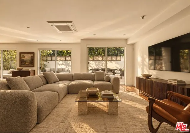 Photo 3 of Condo for sale at 928 N Croft Ave #102, Los Angeles, CA 90069 | MLS# 26985577 | Listing updated on 2026-09-17