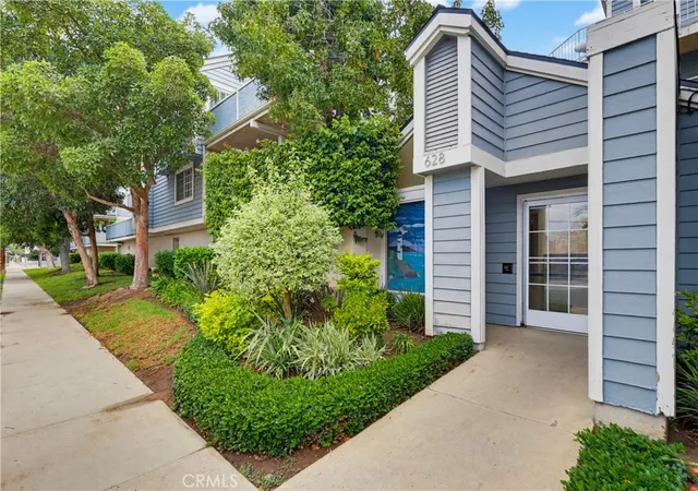 Photo 2 of Condo for sale at 628 Daisy Ave #222, Long Beach, CA 90802 | MLS# DW26196674 | Listing updated on 2026-10-06