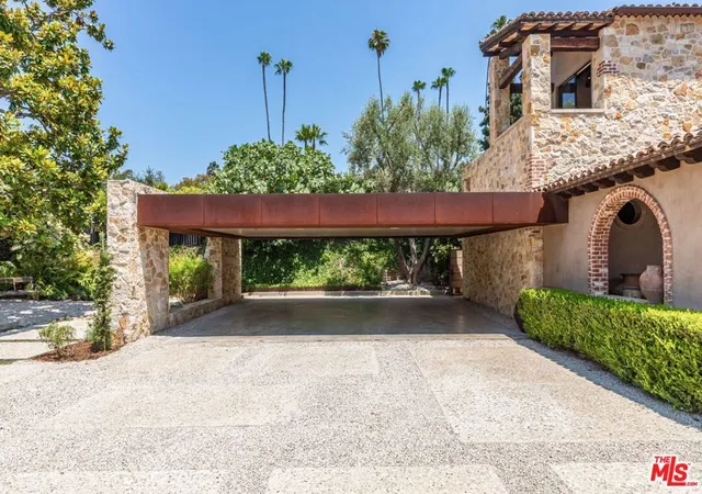 Photo 3 of Mansion for sale at 976 N Alpine Dr, Beverly Hills, CA 90210 | MLS# 26985621 | Listing updated on 2026-09-17