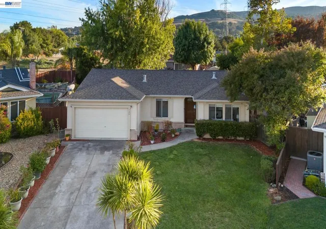 Photo 2 of Sale Pending at 120 Montclair Pl, San Ramon, CA 94583 | MLS# 41147571 | Listing updated on 2026-09-21