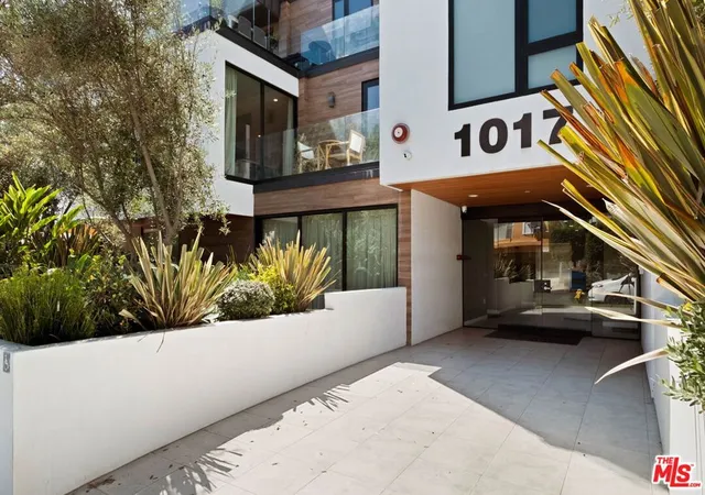 Photo 2 of Condo for sale at 1017 N Croft #PH01, Los Angeles, CA 90069 | MLS# 26985849 | Listing updated on 2026-10-09