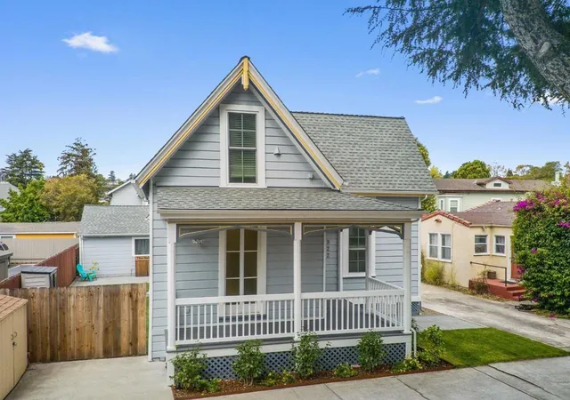 Photo 2 of Single family home for sale at 922 Mission St, Santa Cruz, CA 95060 | MLS# ML82060528 | Listing updated on 2026-10-12