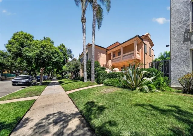 Photo 3 of Multi family home for sale at 138 N La Peer Dr, Beverly Hills, CA 90211 | MLS# SR26182571 | Listing updated on 2026-09-13