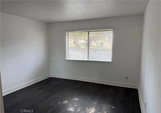 Listing Photo 5 - Condo for sale in building located at 25644 Sharp Dr, Hemet, CA 92544 - Unit #E