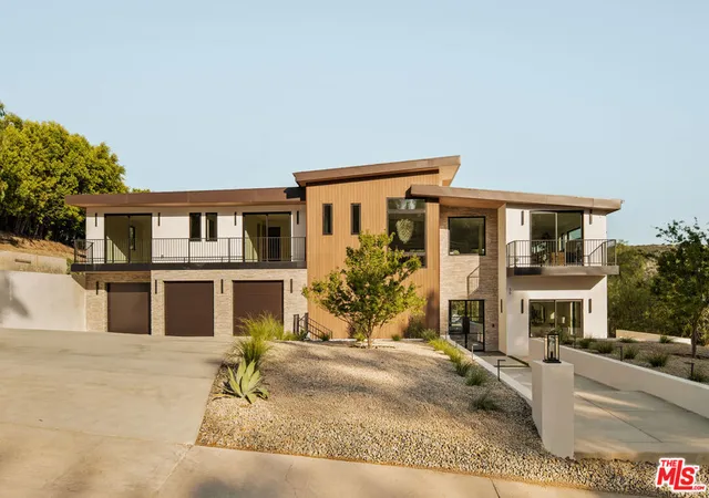 Photo 3 of Mansion for sale at 38 Dapplegray Rd, Bell Canyon, CA 91307 | MLS# 26985029 | Listing updated on 2026-10-09