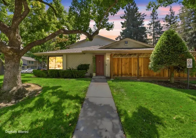 Photo 2 of Townhouse for sale at 1121 Cooper River Dr, San Jose, CA 95126 | MLS# ML82060544 | Listing updated on 2026-10-12