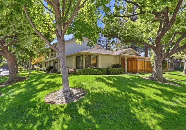 Photo 3 of Townhouse for sale at 1121 Cooper River Dr, San Jose, CA 95126 | MLS# ML82060544 | Listing updated on 2026-10-12
