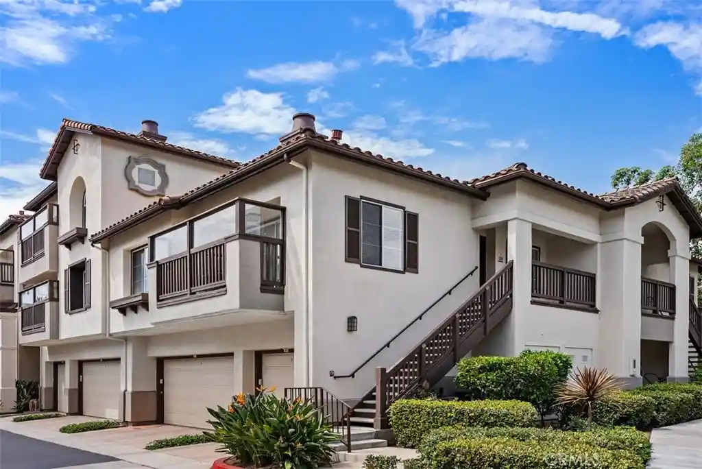 Listing Photo 1 - Condo for sale in building located at 2960 Champion Wy, Tustin, CA 92782 - Unit #1008