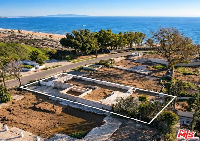 Photo 1 of Land for sale at 327 N Grenola St, Pacific Palisades, CA 90272 | MLS# 26920393 | Listing updated on 2026-10-29