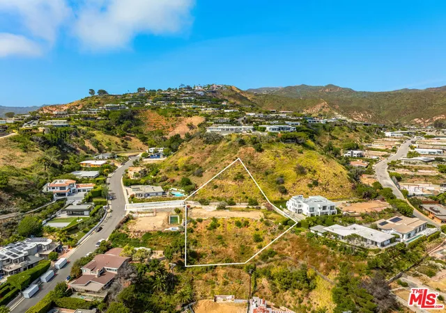 Photo 2 of Land for sale at 1026 Enchanted Way, Pacific Palisades, CA 90272 | MLS# 26985521 | Listing updated on 2026-09-17