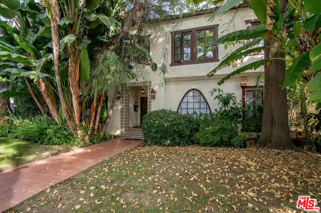 Photo 1 of Sale Pending at 340 N Oakhurst Dr #205, Beverly Hills, CA 90210 | MLS# 26986069 | Listing updated on 2026-10-12