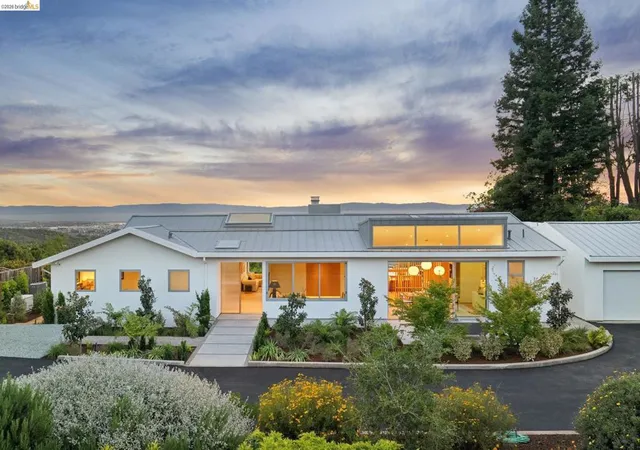 Photo 2 of Sale Pending at 14001 Skyline Blvd, Oakland, CA 94619 | MLS# 41147610 | Listing updated on 2026-09-25