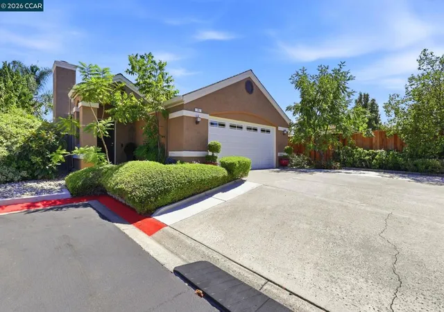 Photo 2 of Single family home for sale at 25 Sparrow Hawk Ct, Oakley, CA 94561 | MLS# 41147614 | Listing updated on 2026-09-29