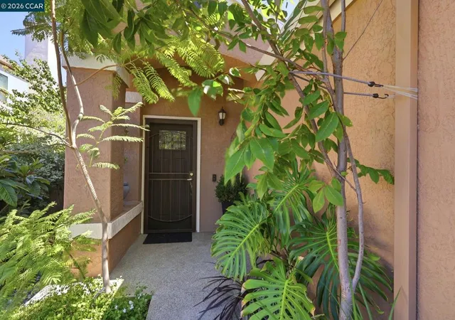 Photo 3 of Single family home for sale at 25 Sparrow Hawk Ct, Oakley, CA 94561 | MLS# 41147614 | Listing updated on 2026-09-29