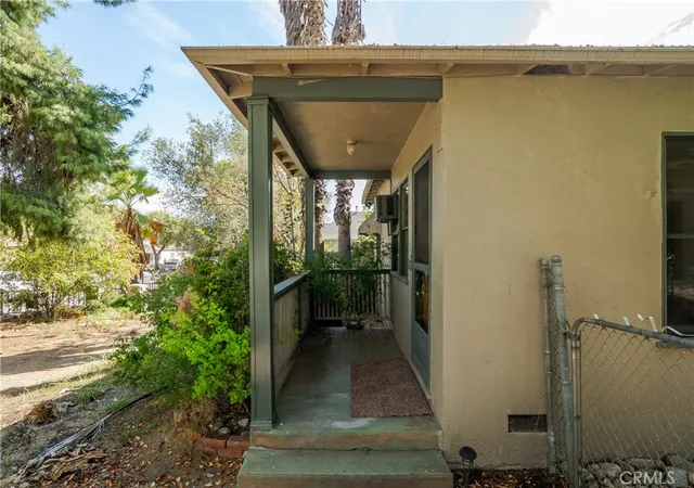 Photo 2 of Sale Pending at 1195 N Campus Ave, Upland, CA 91786 | MLS# CV26191440 | Listing updated on 2026-10-11