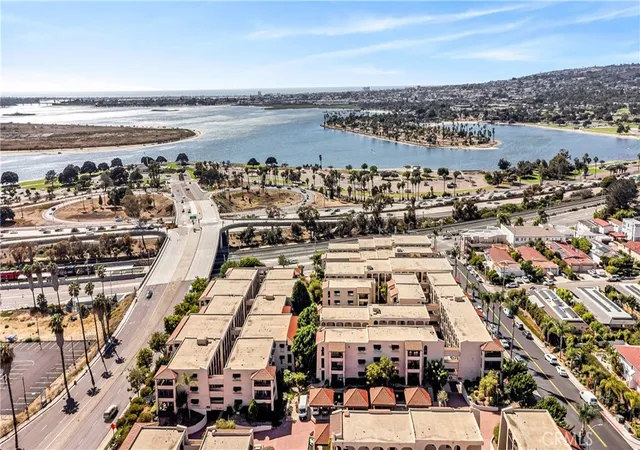 Listing Photo 2 - Condo for sale in building located at 2514 Clairemont, San Diego, CA 92117 - Unit #107