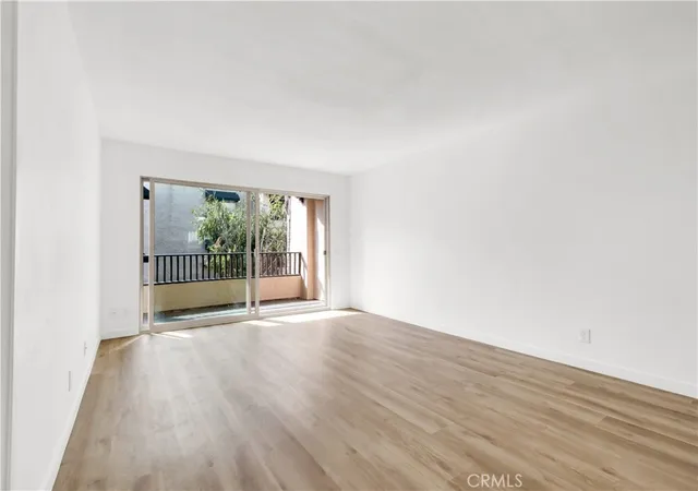Listing Photo 5 - Condo for sale in building located at 2514 Clairemont, San Diego, CA 92117 - Unit #107
