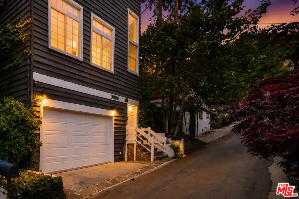 Photo 1 of Single family home for sale at 9809 Easton Dr, Beverly Hills, CA 90210 | MLS# 26985631 | Listing updated on 2026-10-28