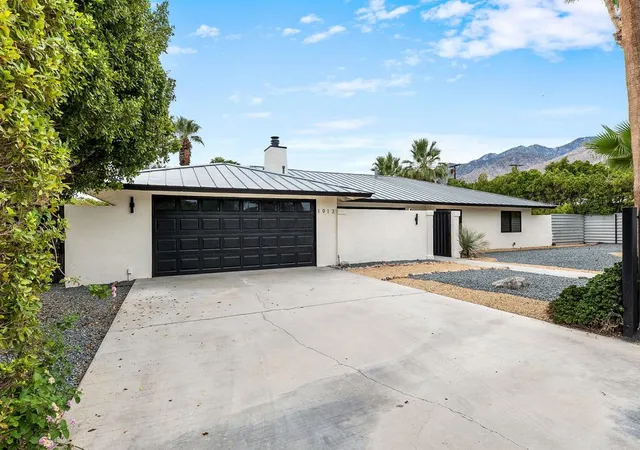 Photo 4 of Single family home for sale at 1913 E Amado Rd, Palm Springs, CA 92262 | MLS# 219152473DA | Listing updated on 2026-10-05