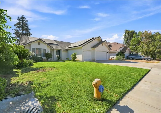 Photo 3 of Sale Pending at 1601 N Eaton, Dinuba, CA 93618 | MLS# PI26197031 | Listing updated on 2026-09-21