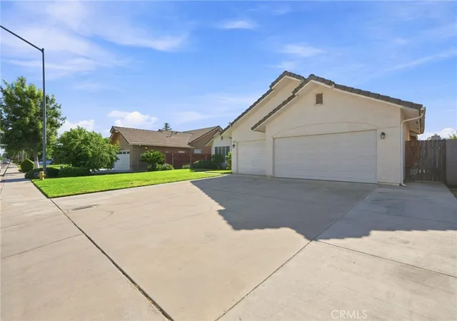 Photo 3 of Sale Pending at 1601 N Eaton, Dinuba, CA 93618 | MLS# PI26197031 | Listing updated on 2026-09-21