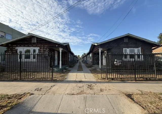 Photo 1 of Sale Pending at 1094 West 39th, Los Angeles, CA 90037 | MLS# SR26197707 | Listing updated on 2026-09-30