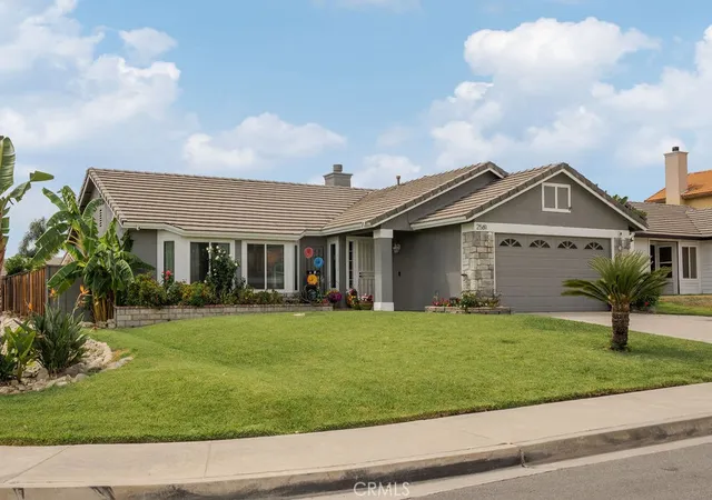 Photo 2 of Single family home for sale at 2569 W Plz Serena Dr, Rialto, CA 92377 | MLS# CV26197478 | Listing updated on 2026-10-10