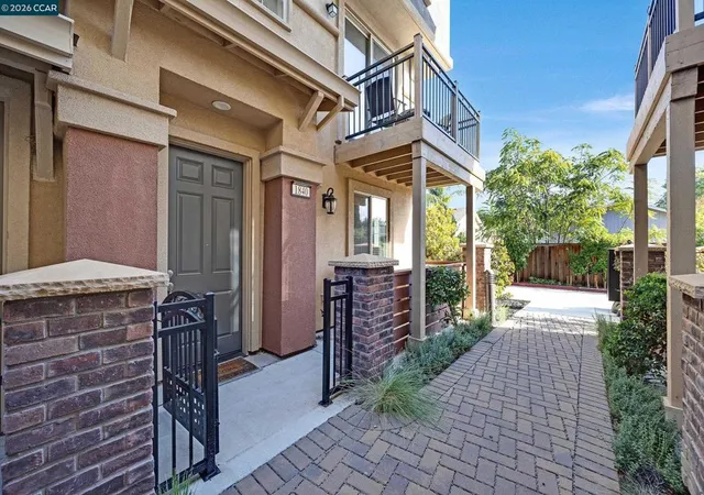 Photo 2 of Townhouse for sale at 1840 Enclave Pl, Concord, CA 94519 | MLS# 41147648 | Listing updated on 2026-09-29