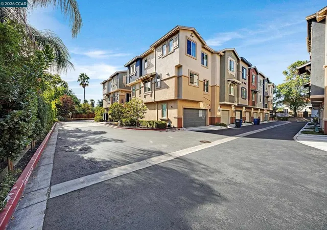 Photo 3 of Townhouse for sale at 1840 Enclave Pl, Concord, CA 94519 | MLS# 41147648 | Listing updated on 2026-09-29