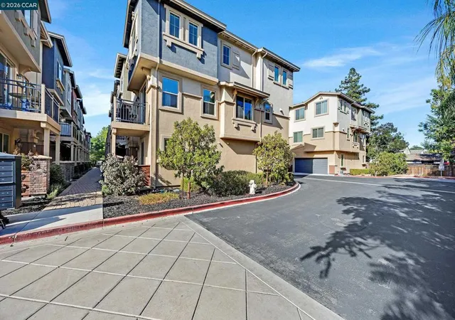 Photo 4 of Townhouse for sale at 1840 Enclave Pl, Concord, CA 94519 | MLS# 41147648 | Listing updated on 2026-09-29