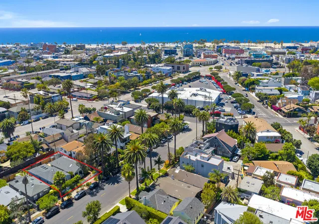Photo 3 of Single family home for sale at 428 Rialto Ave, Venice, CA 90291 | MLS# 26986237 | Listing updated on 2026-09-17