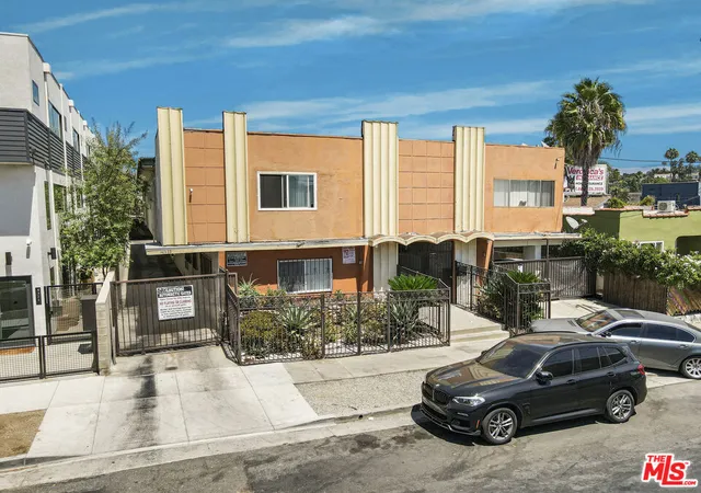 Listing Photo 4 - Condo for sale in building located at 4315 Burns Ave, Los Angeles, CA 90029