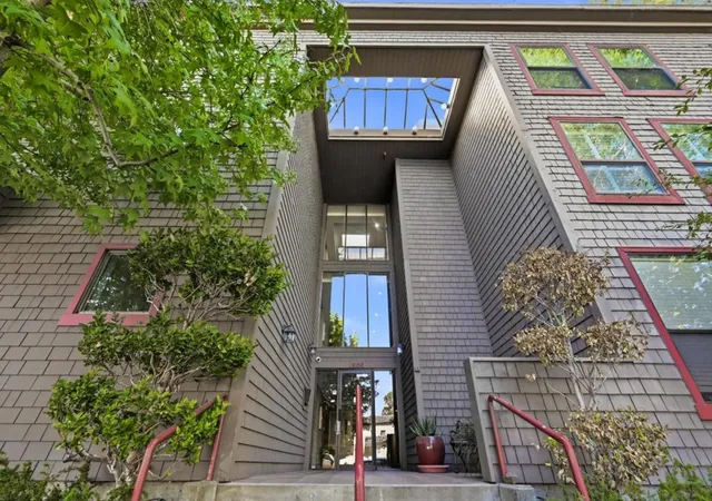 Photo 2 of Sale Pending at 1500 Sherman Ave #2E, Burlingame, CA 94010 | MLS# ML82060605 | Listing updated on 2026-10-07